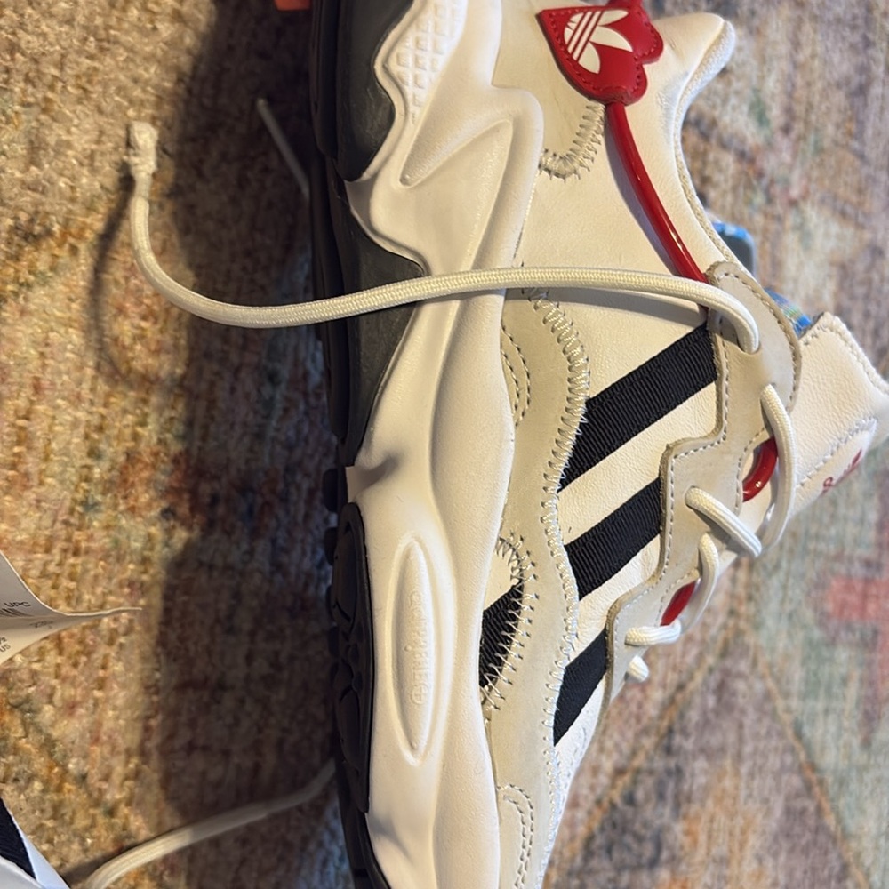 Adidas - Picture 2 of 5